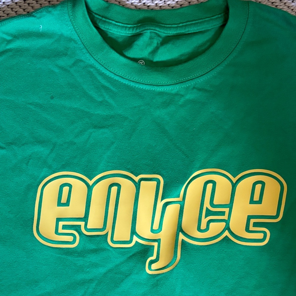 T-shirt Enyce mens new size L cotton short sleeves green
Enyce Clothing Co.